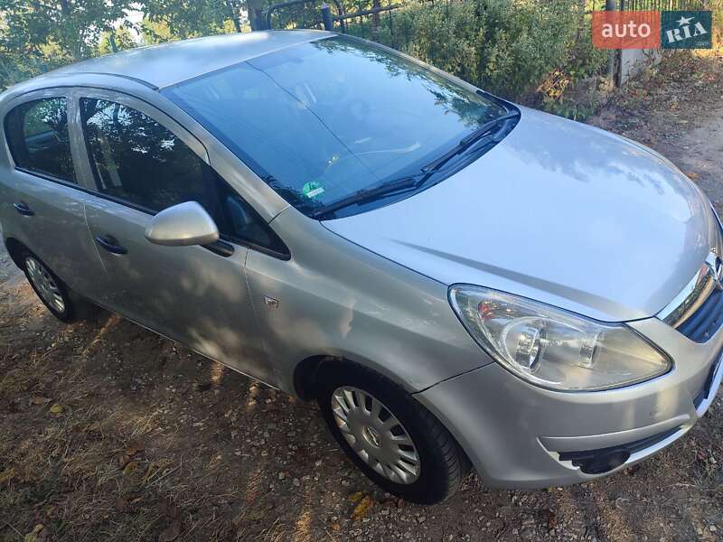 Хэтчбек Opel Corsa 2009 в Кременце