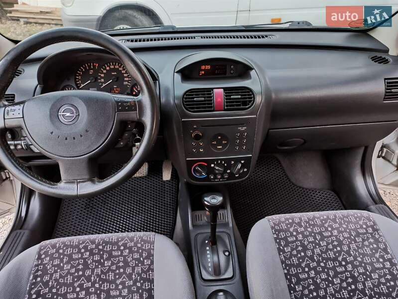 Хетчбек Opel Corsa 2002 в Самборі