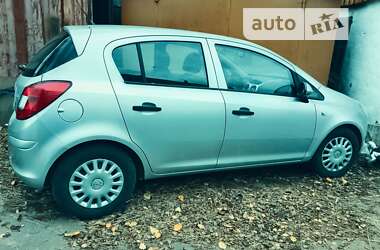 Хэтчбек Opel Corsa 2009 в Коростене