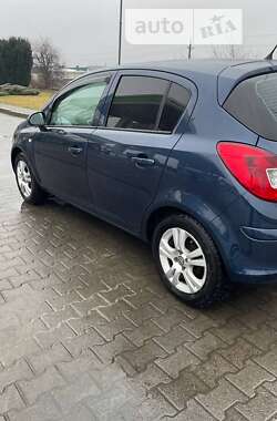 Хетчбек Opel Corsa 2011 в Снятині