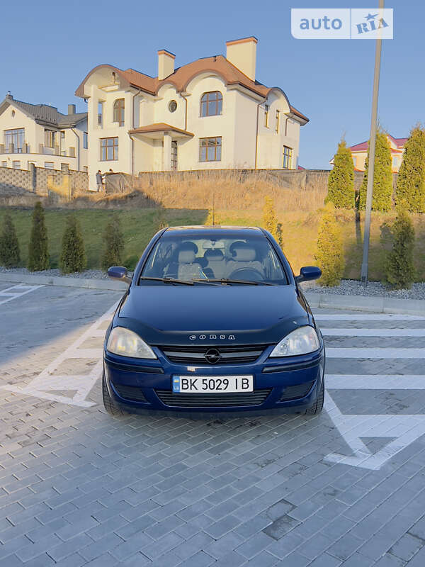 Хэтчбек Opel Corsa 2004 в Ровно