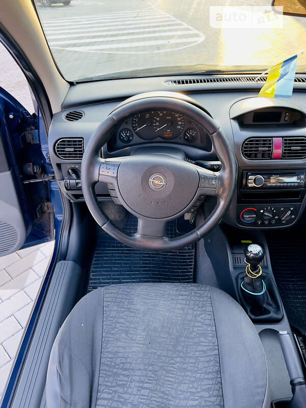 Хэтчбек Opel Corsa 2004 в Ровно