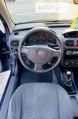 Хэтчбек Opel Corsa 2004 в 