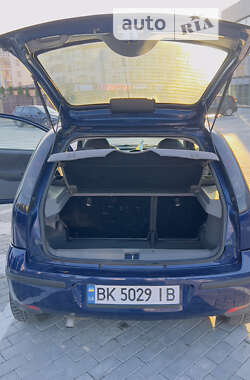 Хэтчбек Opel Corsa 2004 в 