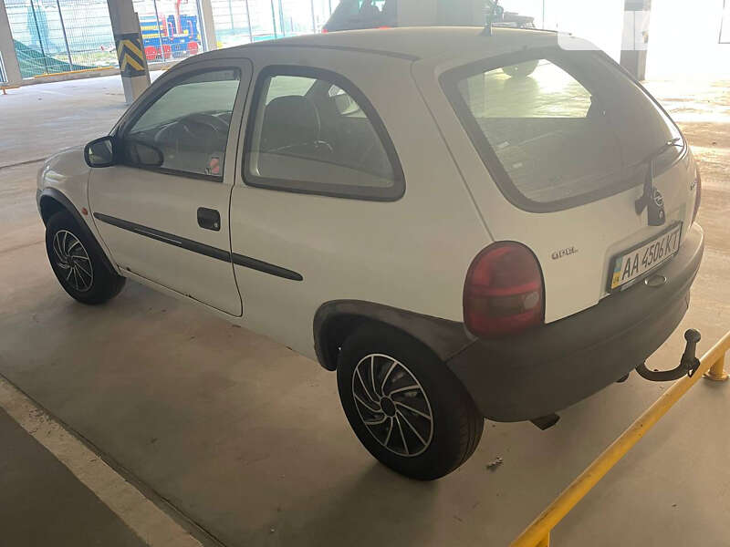 Хэтчбек Opel Corsa 1998 в Киеве