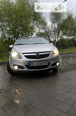 Хэтчбек Opel Corsa 2010 в Новояворовске