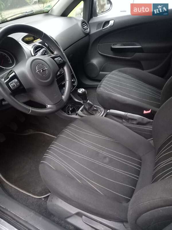 Хэтчбек Opel Corsa 2010 в Запорожье