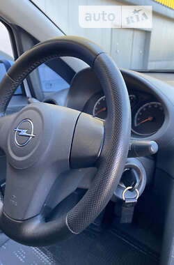 Хетчбек Opel Corsa 2014 в 