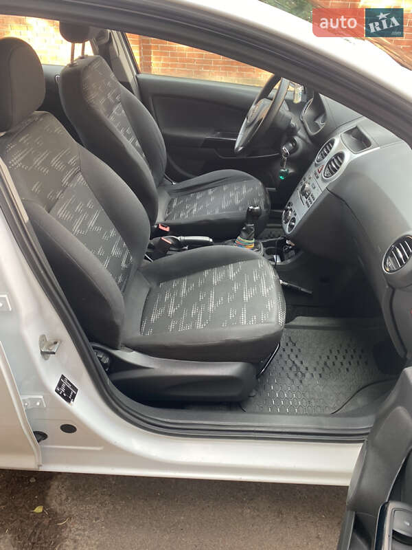 Хэтчбек Opel Corsa 2012 в Львове