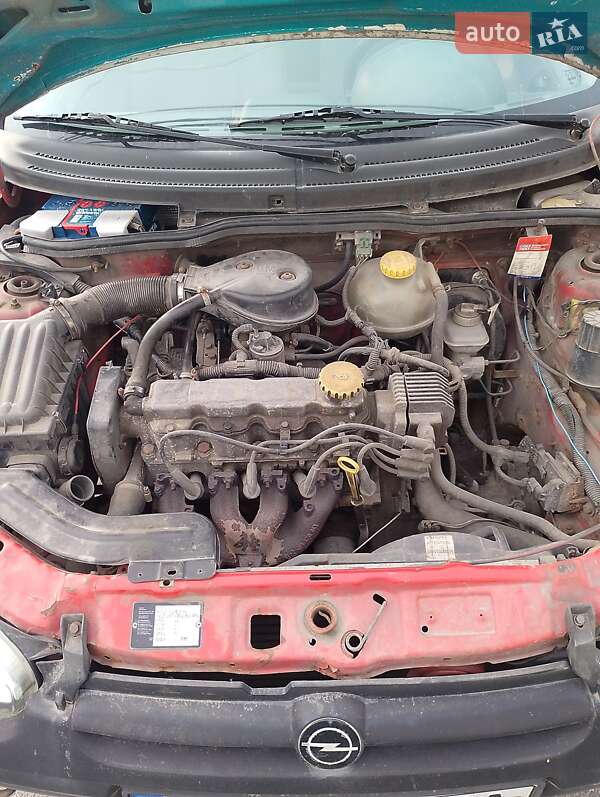 Хетчбек Opel Corsa 1995 в Святопетрівське