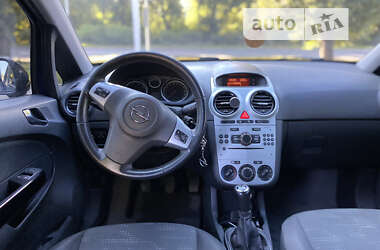 Хэтчбек Opel Corsa 2011 в 
