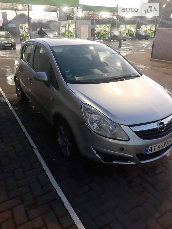 Хэтчбек Opel Corsa 2009 в Ивано-Франковске