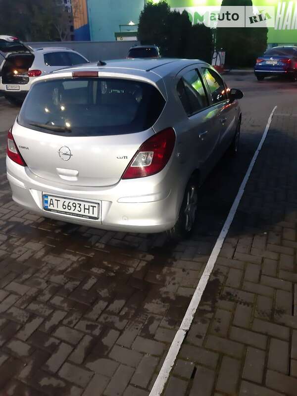 Хэтчбек Opel Corsa 2009 в Ивано-Франковске