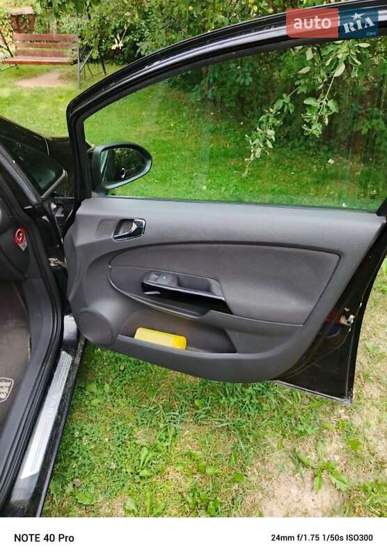 Хэтчбек Opel Corsa 2010 в Самборе