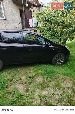 Хэтчбек Opel Corsa 2010 в 