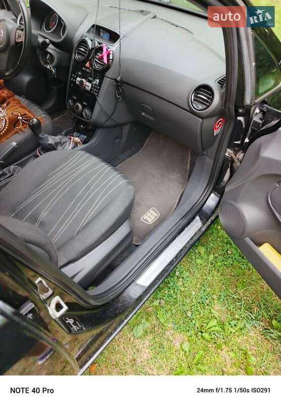 Хэтчбек Opel Corsa 2010 в Самборе