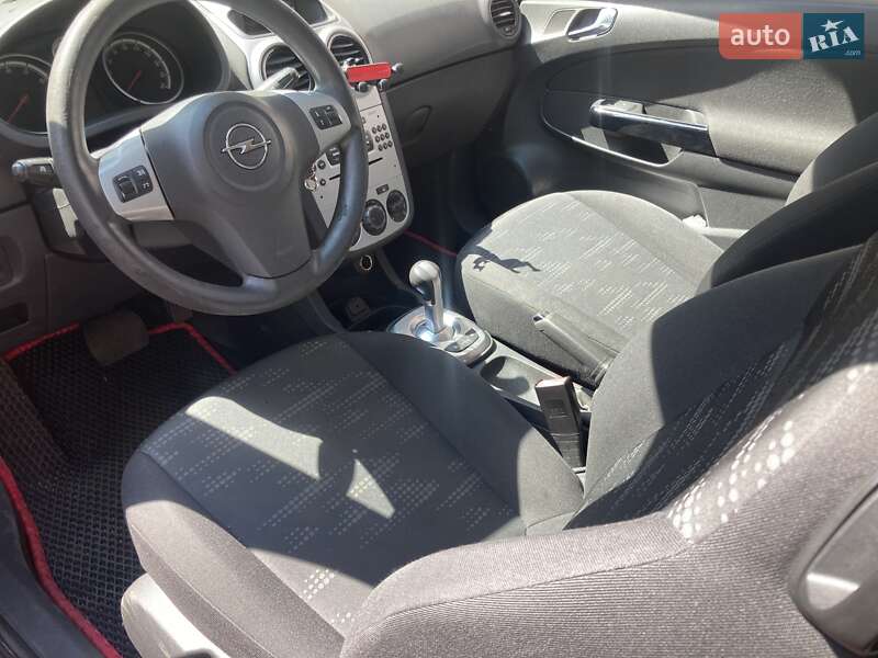 Хэтчбек Opel Corsa 2011 в Киеве