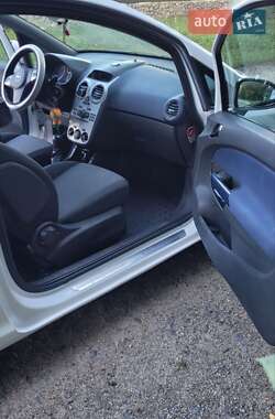 Хэтчбек Opel Corsa 2010 в 