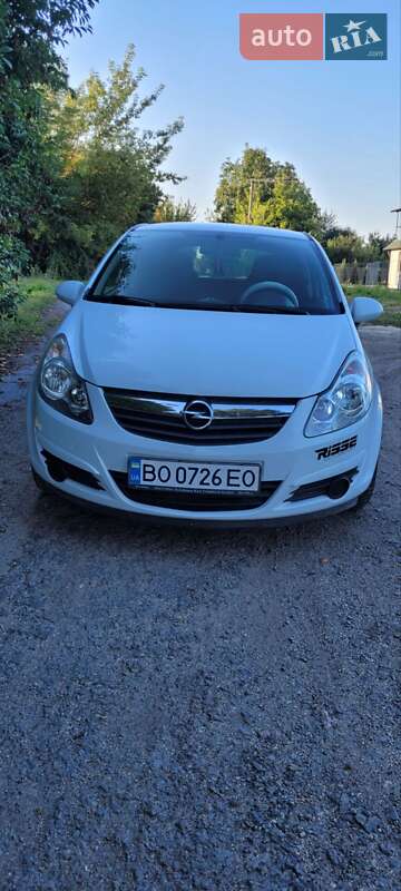 Хэтчбек Opel Corsa 2010 в Скалате