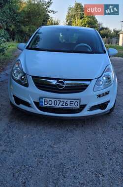 Хэтчбек Opel Corsa 2010 в 