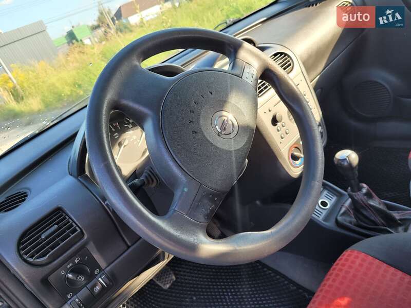 Хетчбек Opel Corsa 2004 в Києві