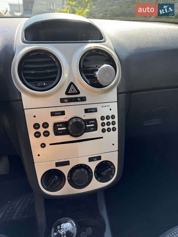 Хэтчбек Opel Corsa 2007 в Крюковщине