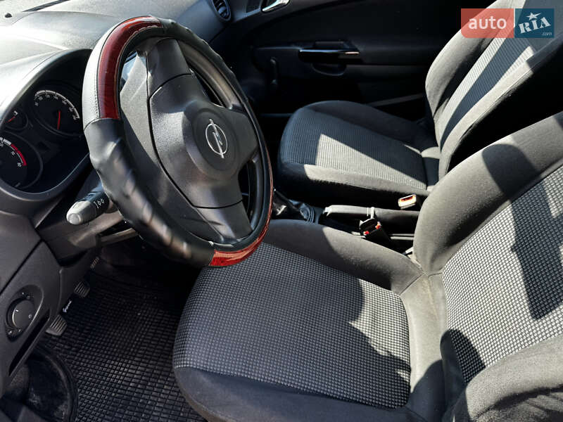 Хэтчбек Opel Corsa 2007 в Крюковщине