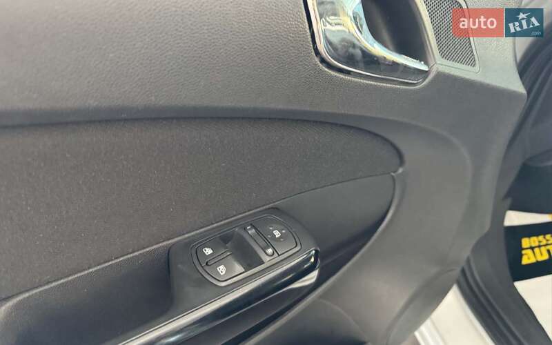 Хетчбек Opel Corsa 2012 в Шептицькому
