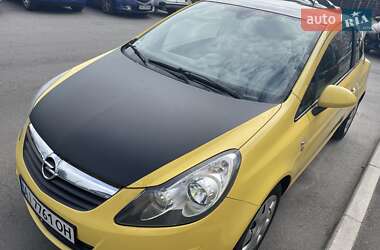 Хэтчбек Opel Corsa 2010 в 