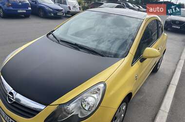 Хэтчбек Opel Corsa 2010 в 