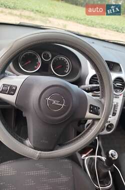 Хетчбек Opel Corsa 2011 в 