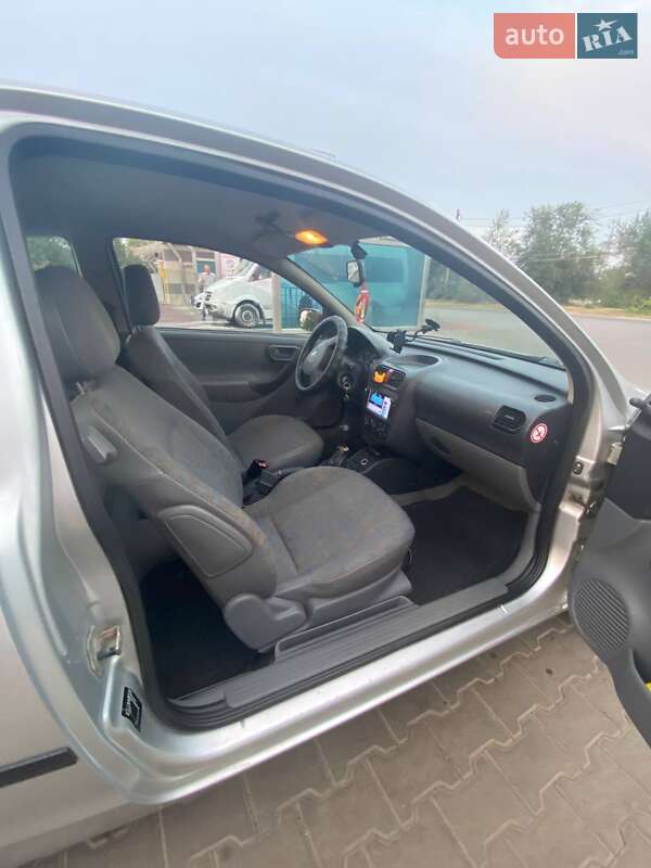 Хетчбек Opel Corsa 2001 в Кривому Розі