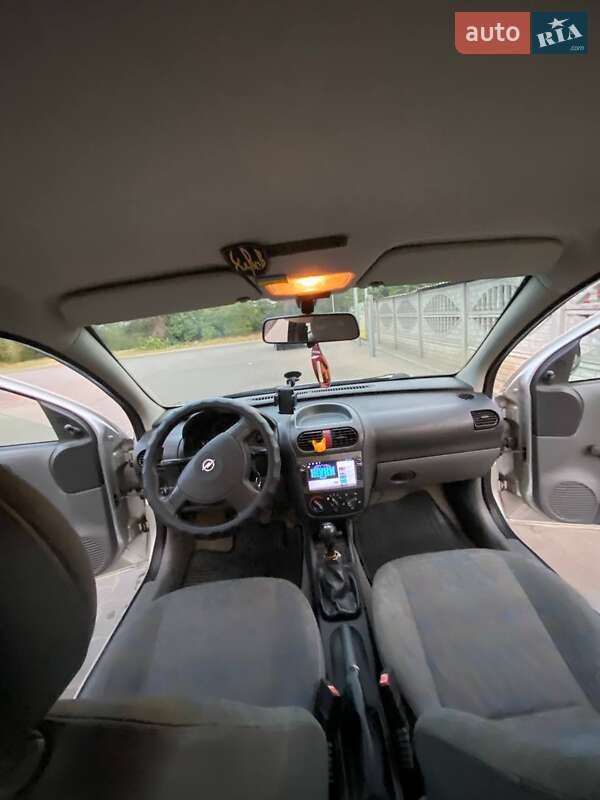 Хетчбек Opel Corsa 2001 в Кривому Розі