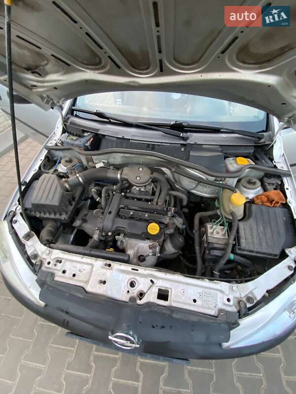 Хетчбек Opel Corsa 2001 в Кривому Розі