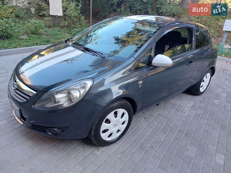 Хэтчбек Opel Corsa 2010 в Львове