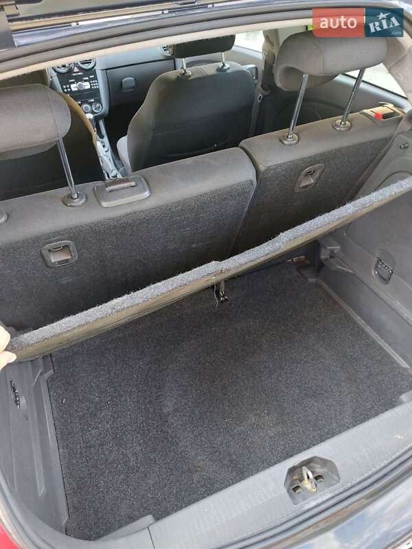 Хэтчбек Opel Corsa 2010 в Львове
