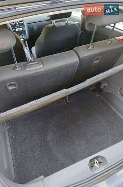 Хэтчбек Opel Corsa 2010 в 