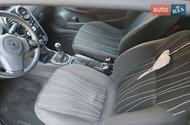 Хэтчбек Opel Corsa 2010 в 