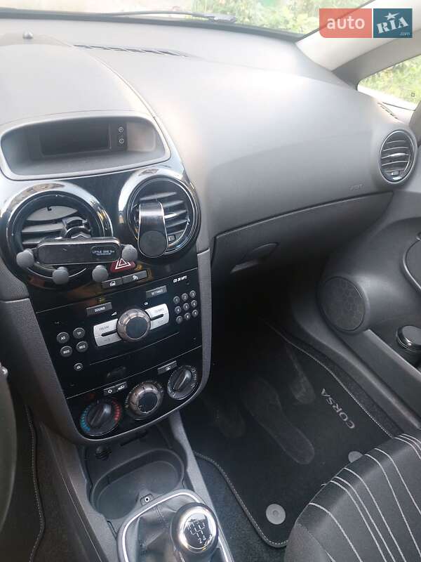 Хэтчбек Opel Corsa 2010 в Львове