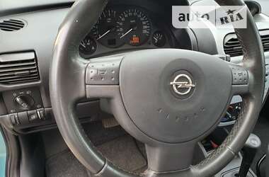 Хэтчбек Opel Corsa 2002 в 