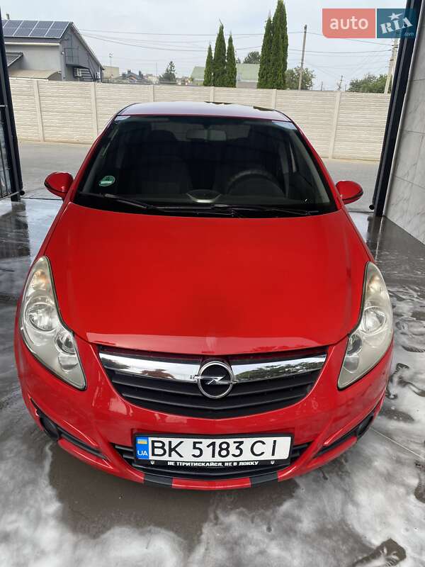 Хэтчбек Opel Corsa 2008 в 