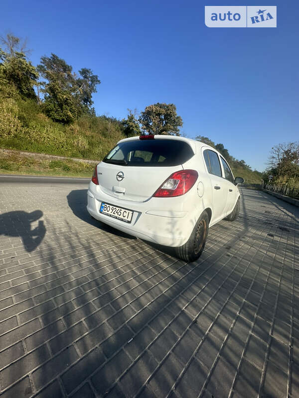 Хетчбек Opel Corsa 2013 в Тернополі
