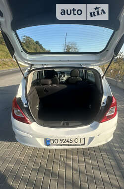 Хэтчбек Opel Corsa 2013 в 