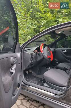 Хэтчбек Opel Corsa 2006 в 