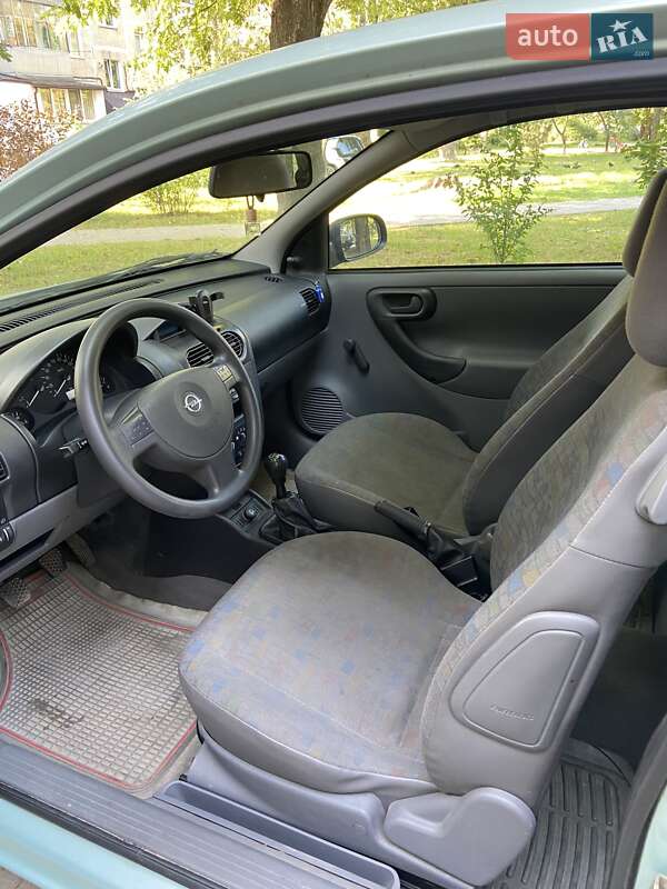 Хэтчбек Opel Corsa 2001 в Львове