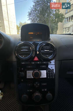 Хэтчбек Opel Corsa 2010 в 