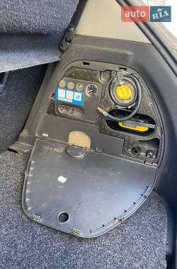 Хэтчбек Opel Corsa 2010 в 