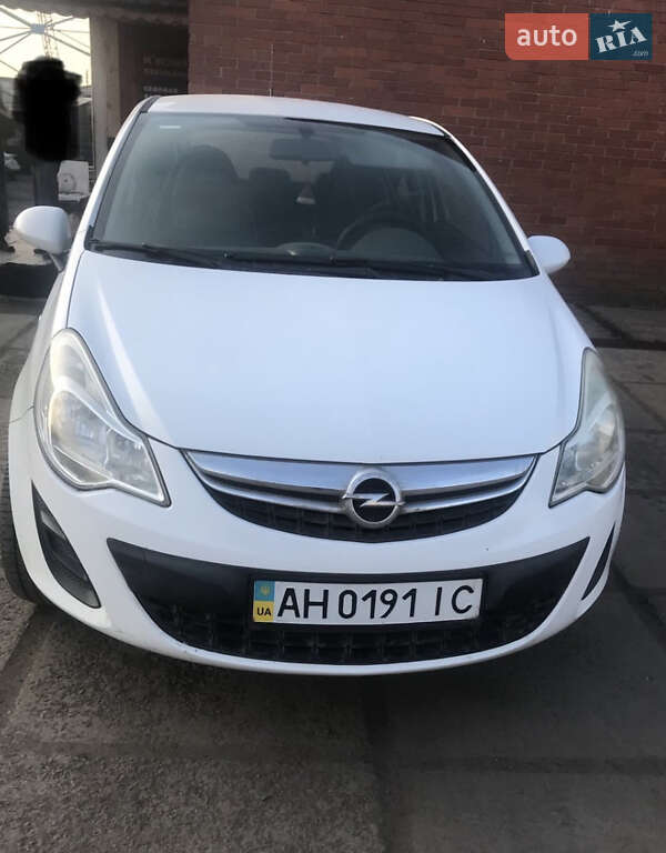 Хэтчбек Opel Corsa 2012 в 