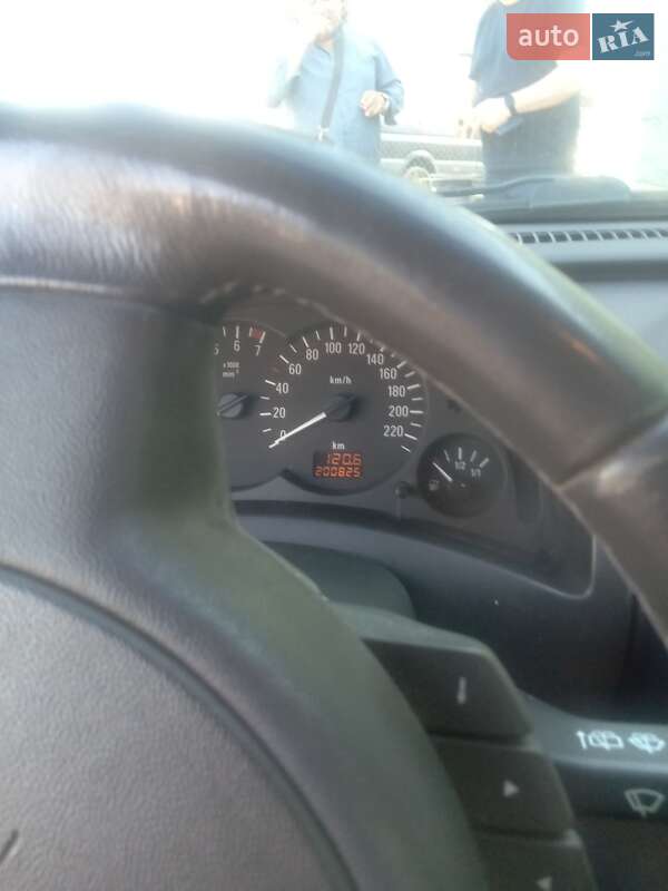 Хэтчбек Opel Corsa 2005 в Сумах