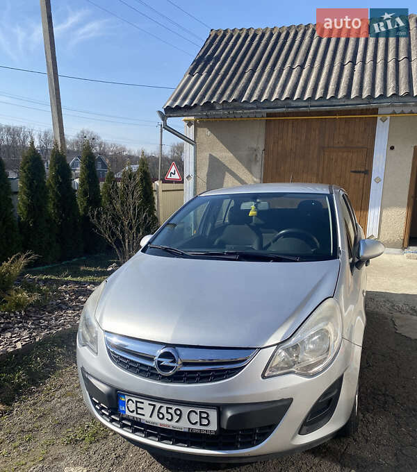 Хэтчбек Opel Corsa 2011 в Черновцах